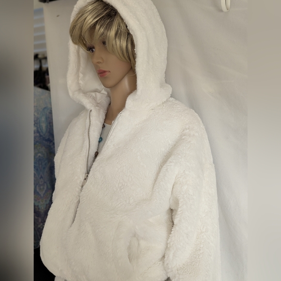 So White Faux Fur Hoodie Bomber Jacket Sz XS Or S Pockets Zip Up - Picture 3 of 10